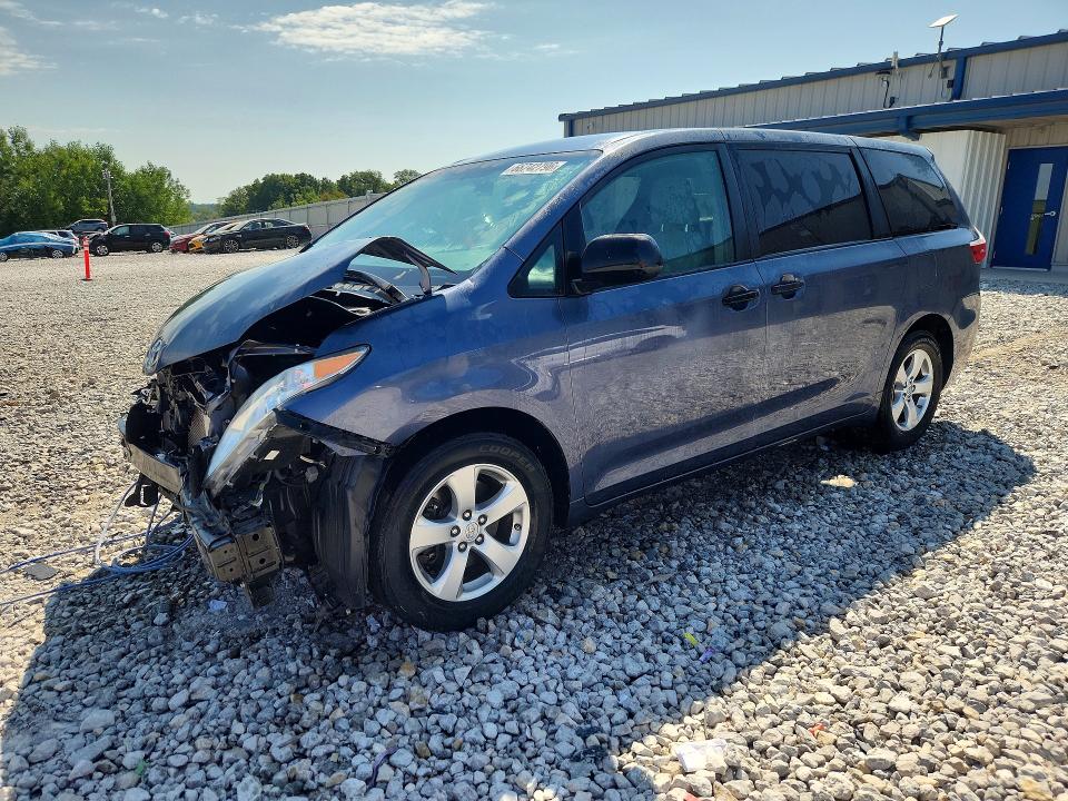 TOYOTA SIENNA 2017 with VIN 5TDZZ3DC9HS868767 - Photo from auction