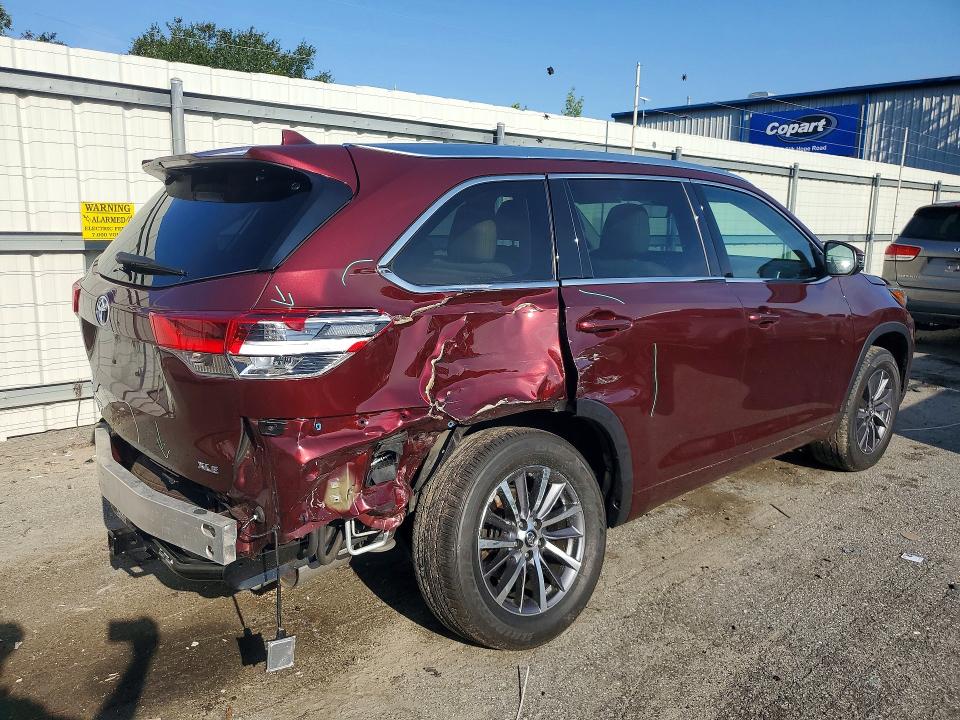 Photo 3 from auction – 2017 TOYOTA HIGHLANDER with VIN 5TDKZRFH5HS190810