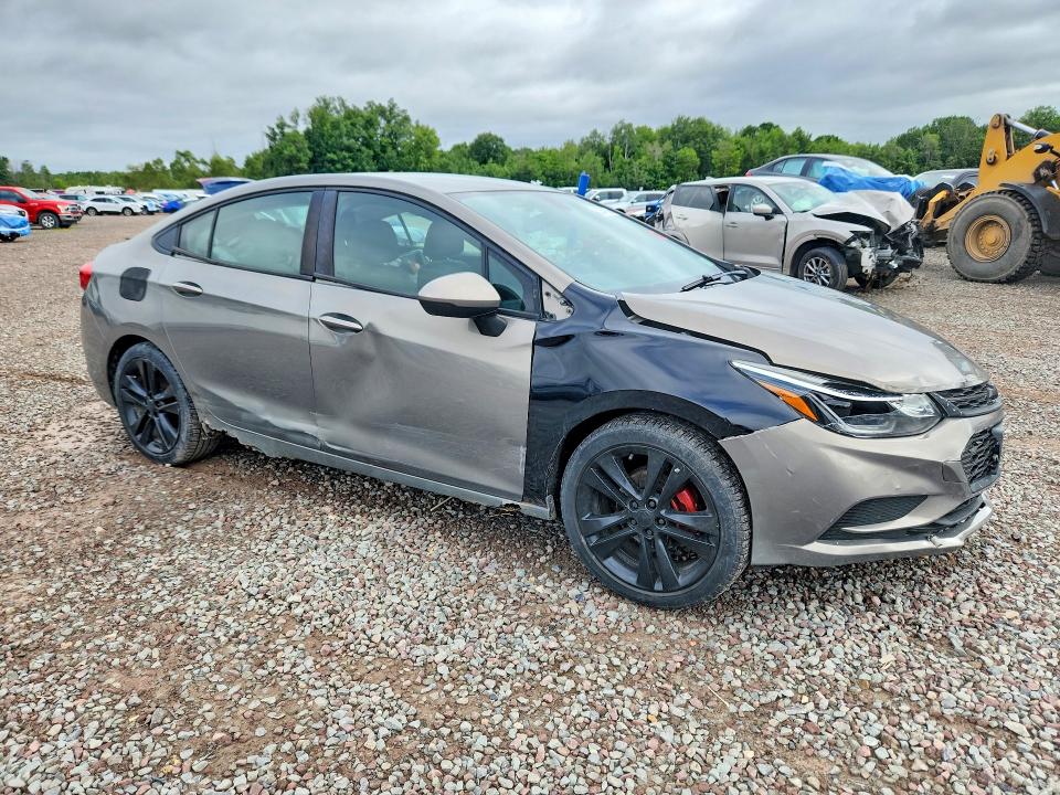 Photo 4 from auction – 2018 CHEVROLET CRUZE with VIN 1G1BE5SM4J7214028