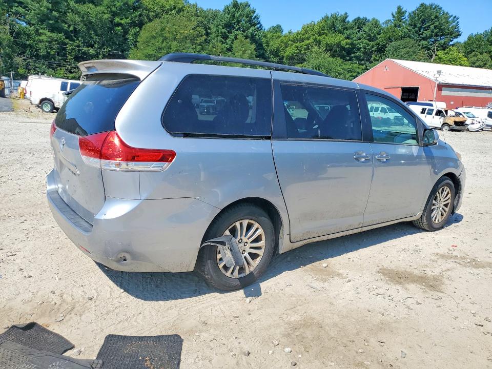 Photo 3 from auction – 2011 TOYOTA SIENNA with VIN 5TDYK3DC6BS059685