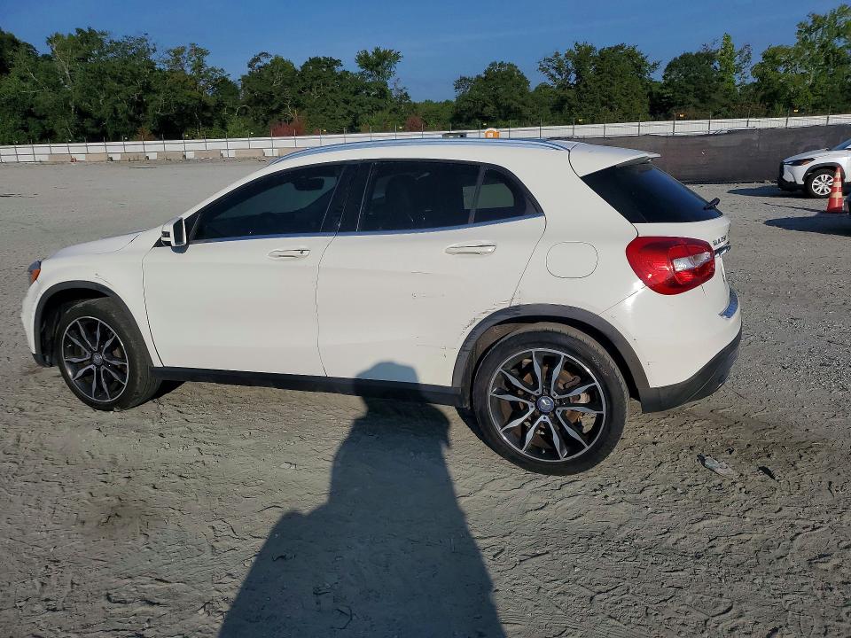 Photo 2 from auction – 2015 MERCEDES-BENZ GLA with VIN WDCTG4EB4FJ124182