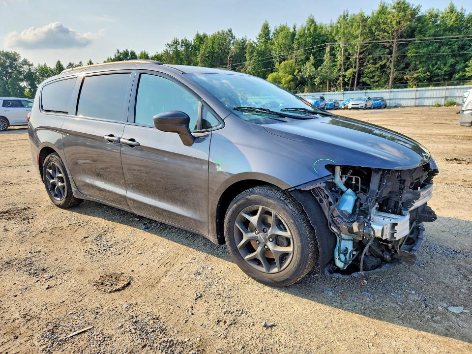Photo 4 from auction – 2018 CHRYSLER PACIFICA with VIN 2C4RC1BG4JR172554