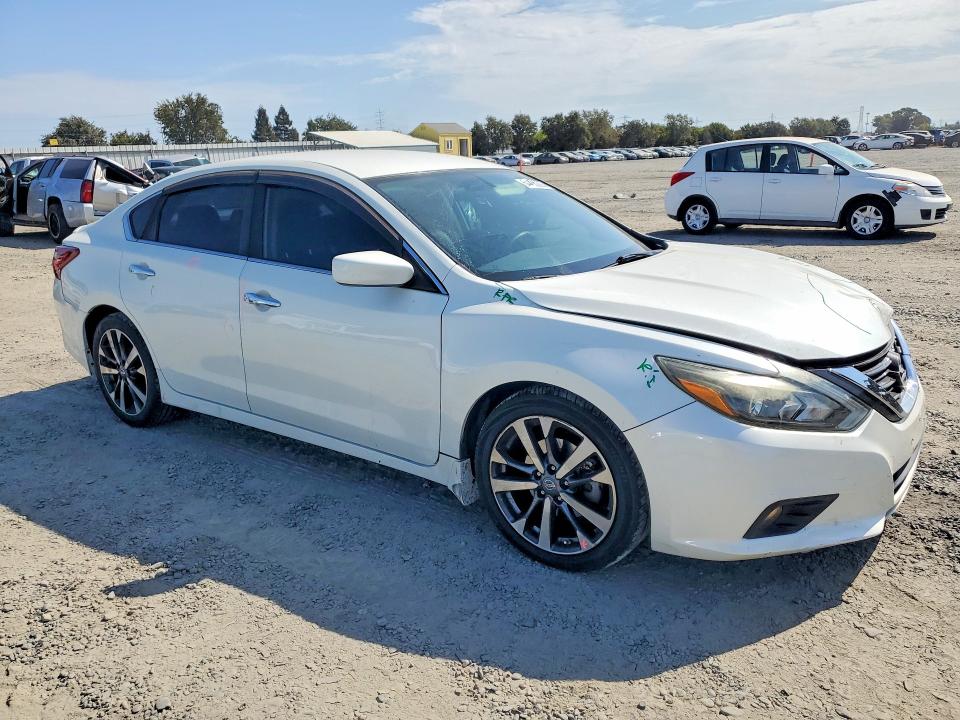 Photo 4 from auction – 2017 NISSAN ALTIMA with VIN 1N4AL3AP7HN320753