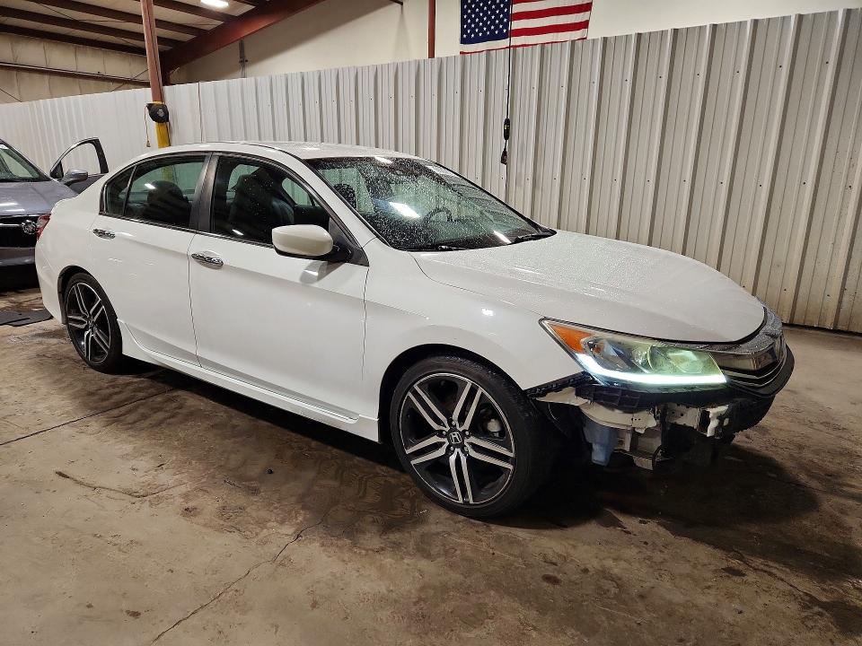 صورة رقم 4 من المزاد - 2017 HONDA ACCORD مع VIN 1HGCR2F68HA043597