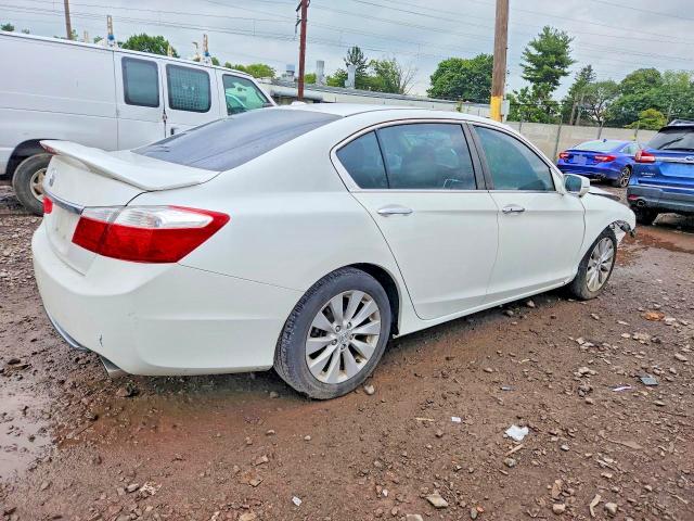 Photo 3 from auction – 2015 HONDA ACCORD with VIN 1HGCR2F84FA121064