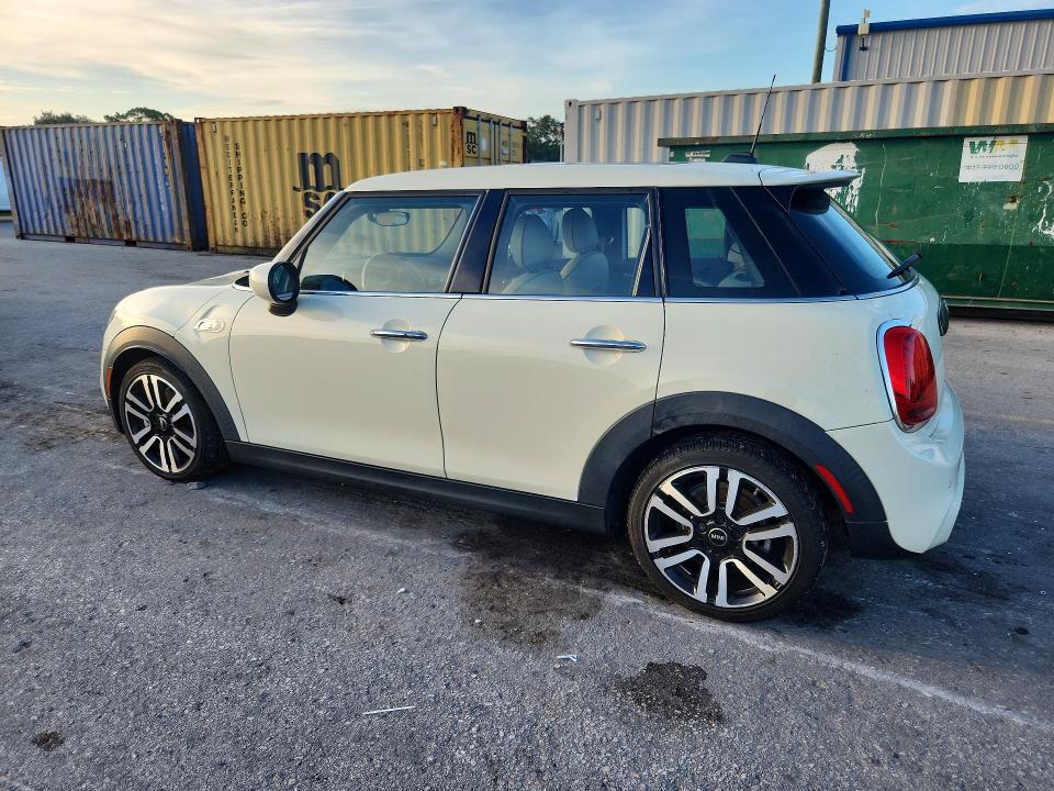 Photo 2 from auction – 2021 MINI COOPER with VIN WMWXU9C02M2P04629