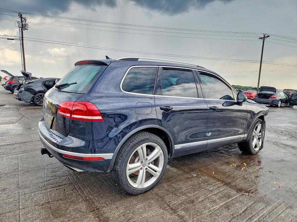 Photo 3 from auction – 2016 VOLKSWAGEN TOUAREG with VIN WVGEF9BP3GD010460