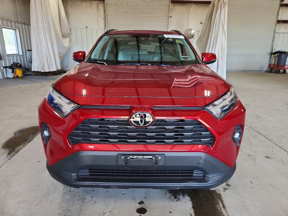 Photo 5 from auction – 2023 TOYOTA RAV4 with VIN 2T3A1RFV3PW387481
