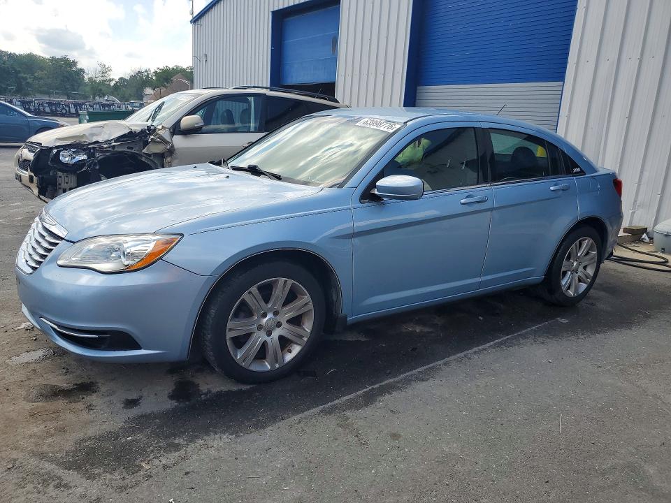 CHRYSLER 200 2013 with VIN 1C3CCBBBXDN546929 - Photo from auction