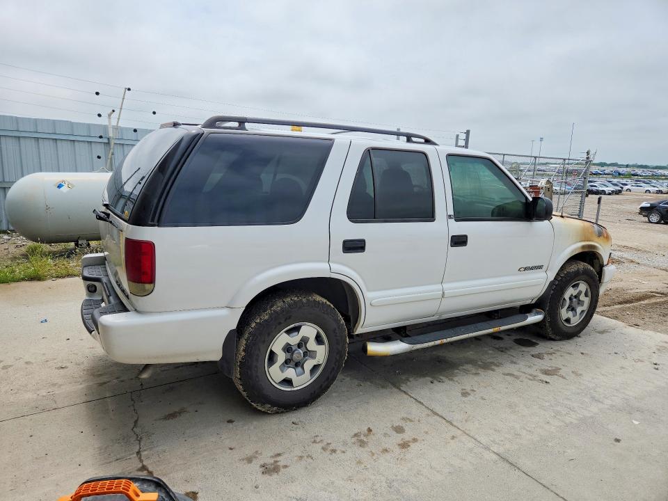 Photo 3 from auction – 2002 CHEVROLET BLAZER with VIN 1GNDT13W22K207759