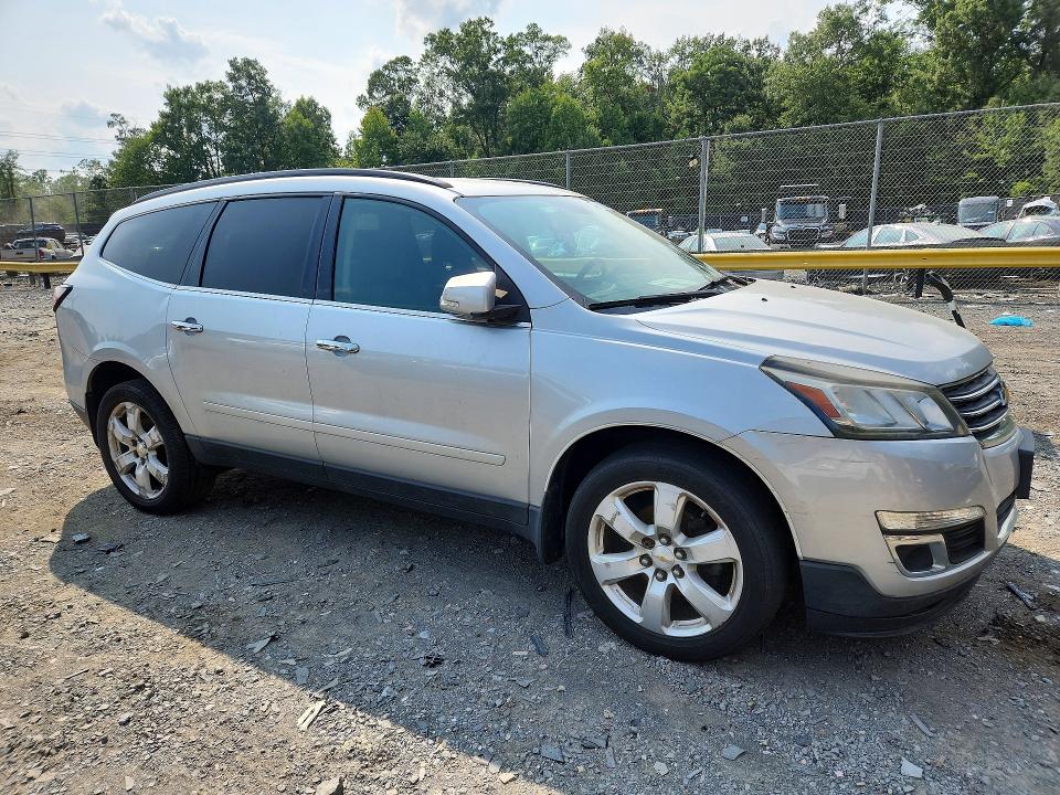 Photo 4 from auction – 2017 CHEVROLET TRAVERSE with VIN 1GNKVGKD1HJ239623
