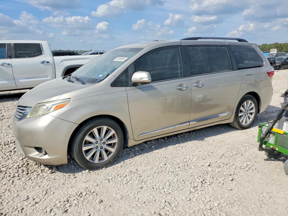 TOYOTA SIENNA 2017 with VIN 5TDYZ3DC9HS843279 - Photo from auction