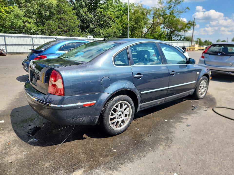 Photo 3 from auction – 2004 VOLKSWAGEN PASSAT with VIN WVWMD63B04E077630