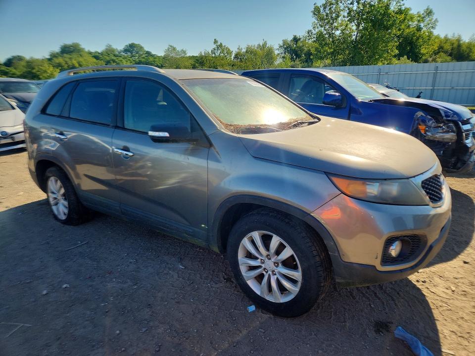 Photo 4 from auction – 2011 KIA SORENTO with VIN 5XYKU3A11BG006330
