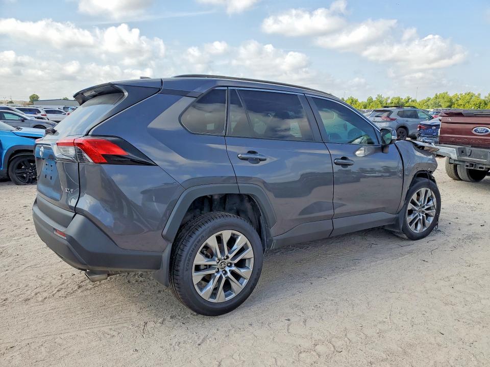 Photo 3 from auction – 2023 TOYOTA RAV4 with VIN 2T3C1RFV7PW254053