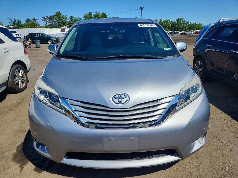 Photo 5 from auction – 2017 TOYOTA SIENNA with VIN 5TDDZ3DC7HS167557