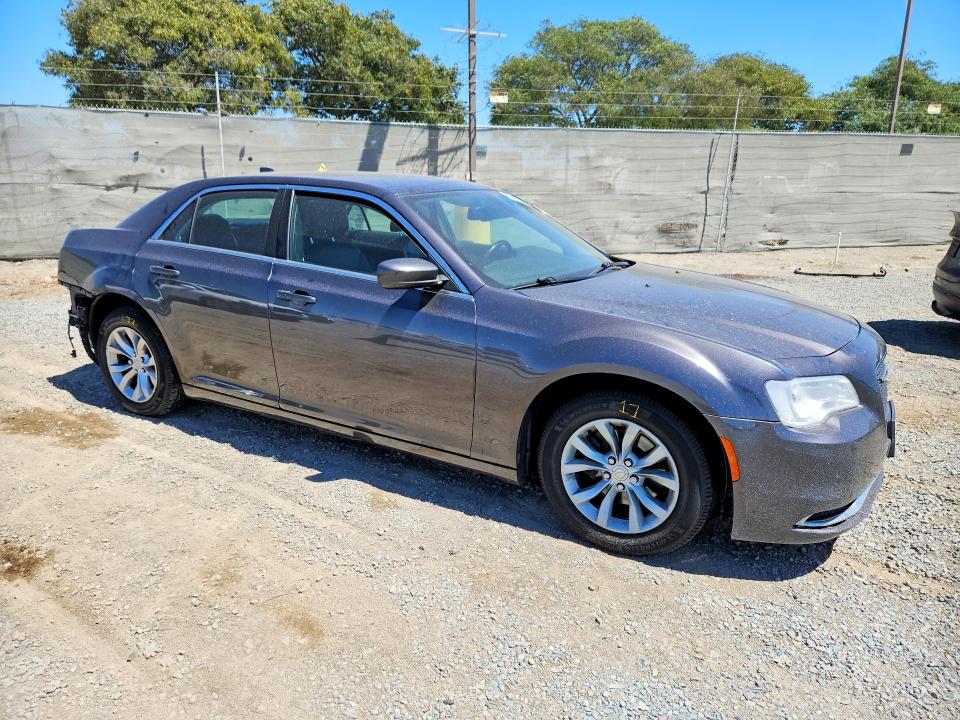 Photo 4 from auction – 2015 CHRYSLER 300 with VIN 2C3CCAAGXFH802747