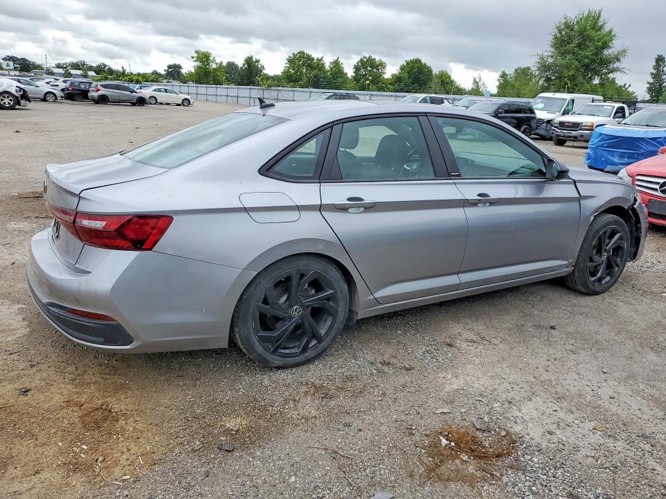 Снимка 3 от търг – 2025 VOLKSWAGEN JETTA с VIN 3VWSX7BU9SM009838