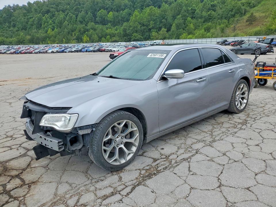Снимка 1 от търг – 2017 CHRYSLER 300C с VIN 2C3CCAPG5HH661225