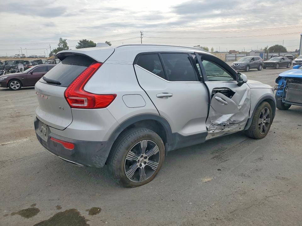 Photo 3 from auction – 2019 VOLVO XC40 with VIN YV4162ULXK2056552