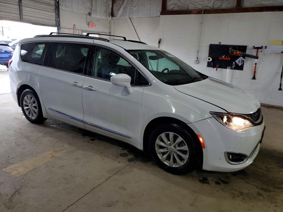 Photo 4 from auction – 2019 CHRYSLER PACIFICA with VIN 2C4RC1BG8KR539733