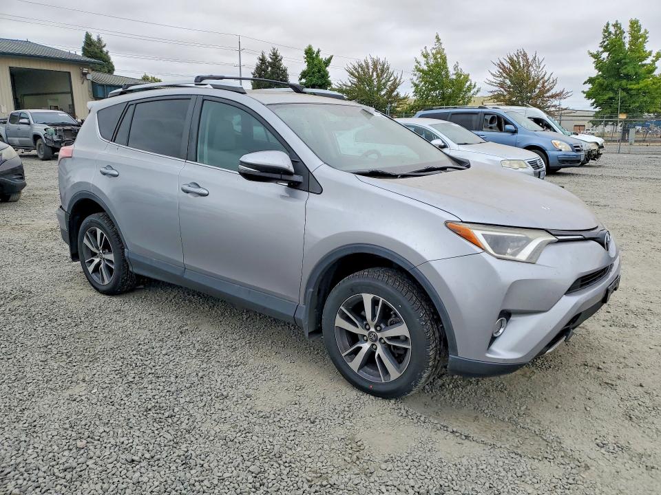 Photo 4 from auction – 2016 TOYOTA RAV4 with VIN 2T3RFREV0GW526911