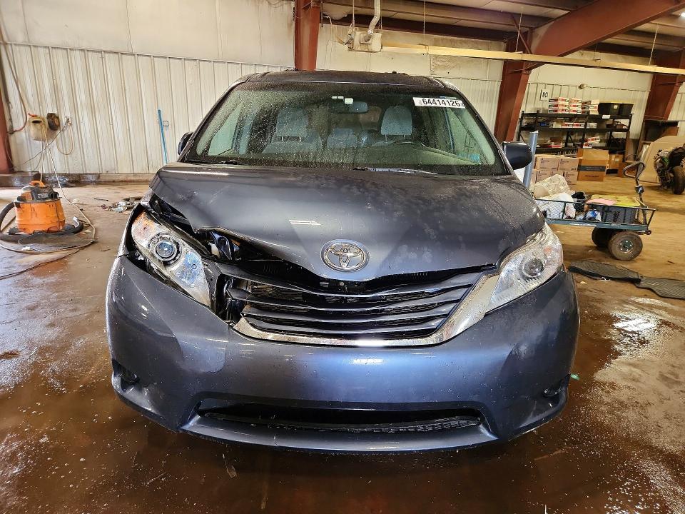 Photo 5 from auction – 2015 TOYOTA SIENNA with VIN 5TDKK3DC1FS591941