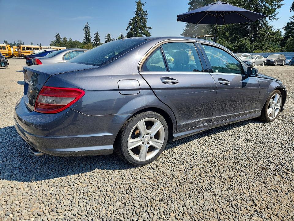 Снимка 3 от търг – 2010 MERCEDES-BENZ C с VIN WDDGF5EB0AR104608