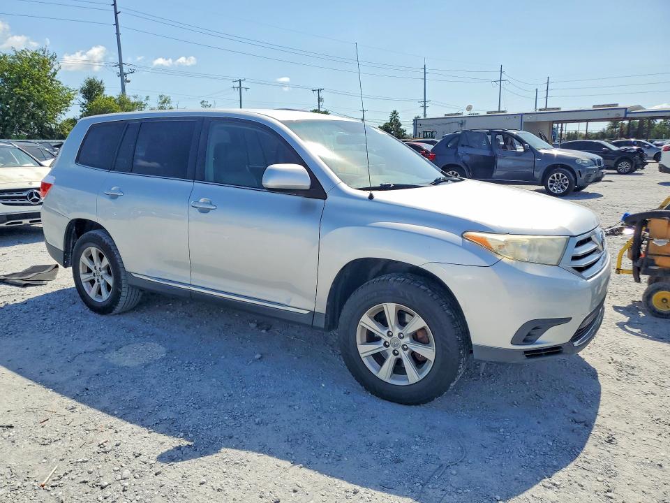 Photo 4 from auction – 2011 TOYOTA HIGHLANDER with VIN 5TDBK3EH4BS085640