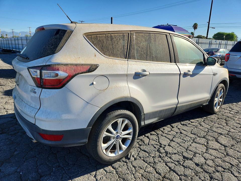 Photo 3 from auction – 2017 FORD ESCAPE with VIN 1FMCU9GD1HUE49637