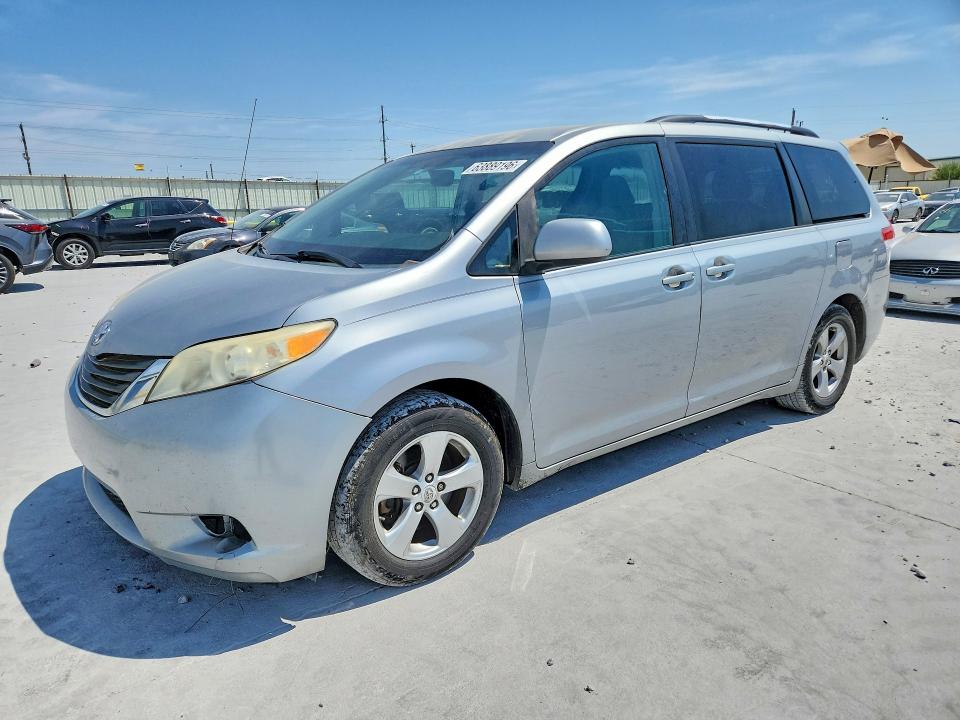 2011 TOYOTA SIENNA - Търг №63889196
