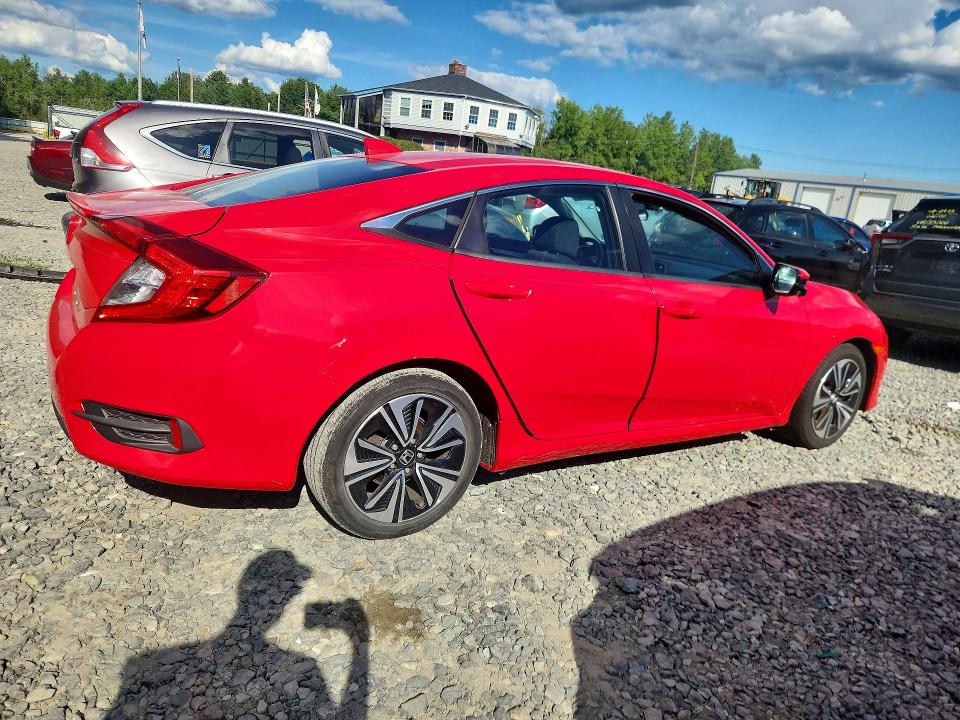 Photo 3 from auction – 2017 HONDA CIVIC with VIN 2HGFC1F30HH630313