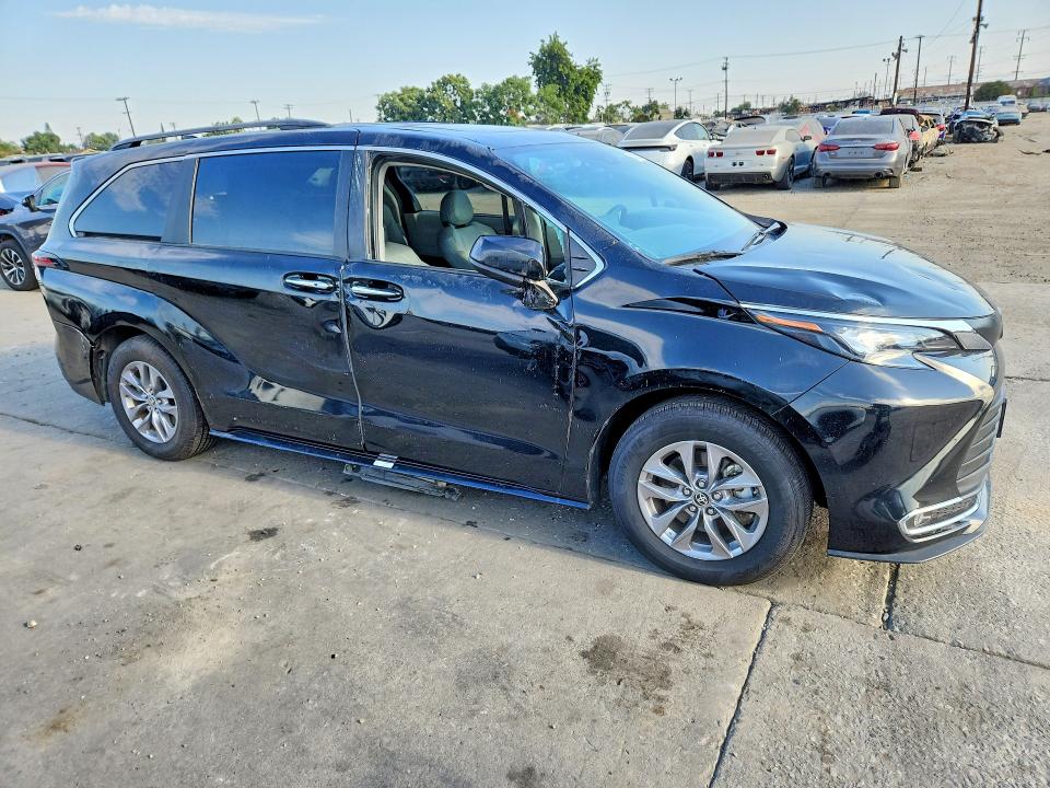 Photo 4 from auction – 2024 TOYOTA SIENNA with VIN 5TDYRKEC9RS215586