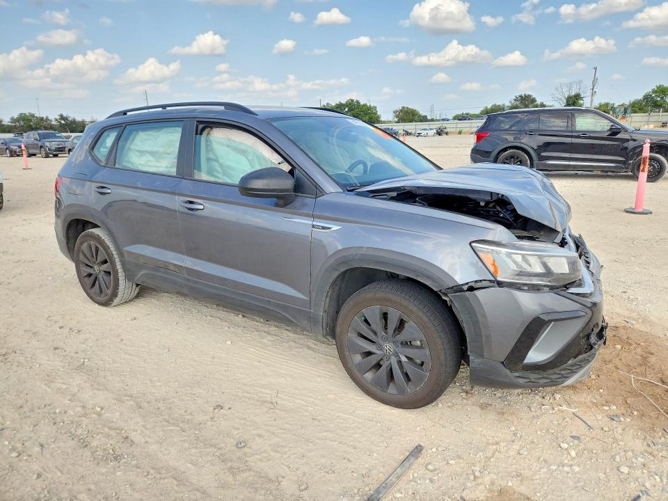 Снимка 4 от търг – 2022 VOLKSWAGEN TAOS с VIN 3VVCX7B29NM046433