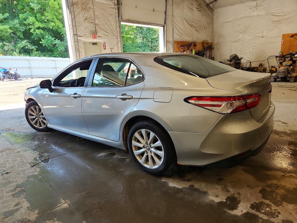 Photo 2 from auction – 2018 TOYOTA CAMRY with VIN 4T1B11HK5JU642656