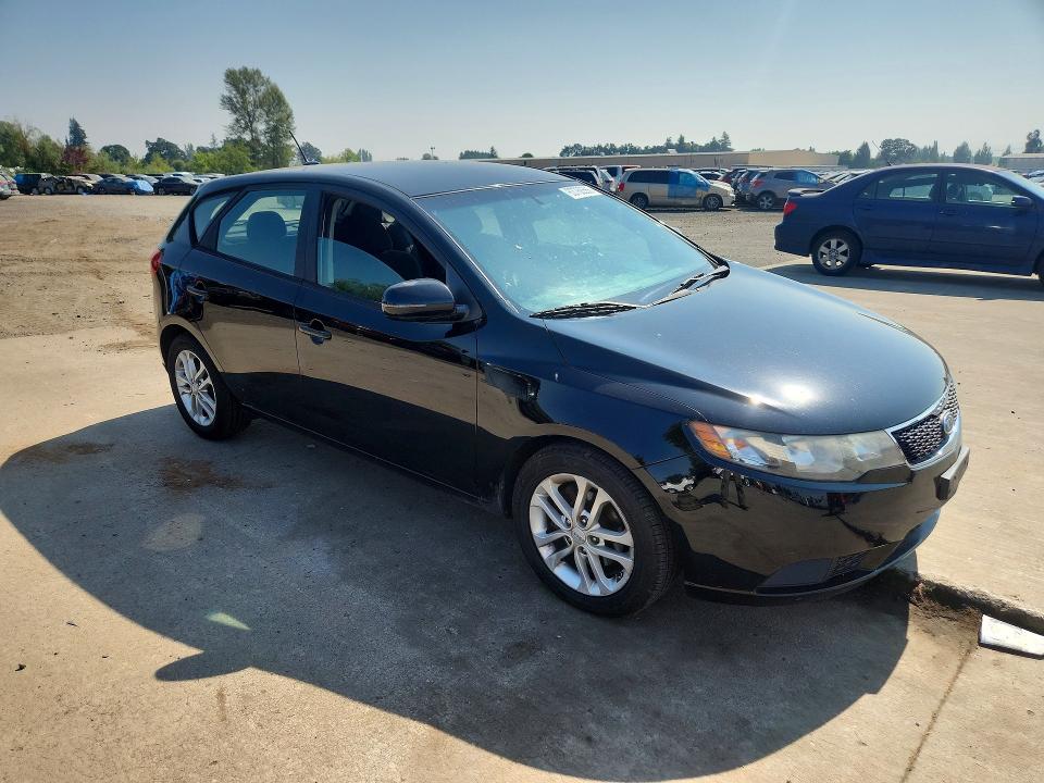 Foto 4 de la subasta – 2011 KIA FORTE5 con VIN KNAFU5A21B5333810