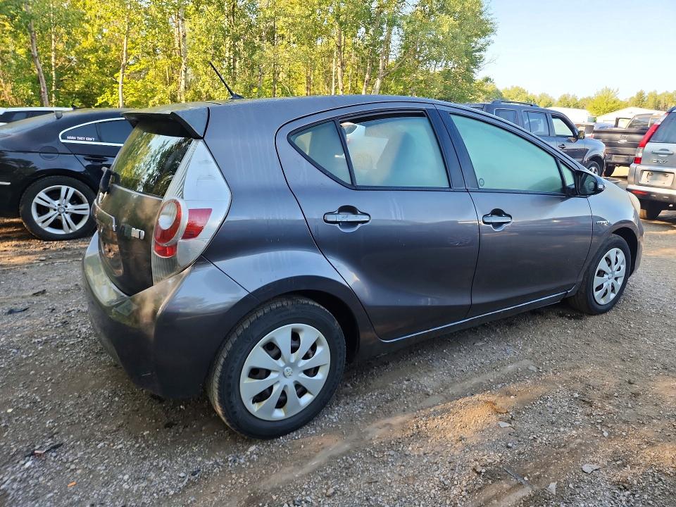 Photo 3 from auction – 2013 TOYOTA PRIUS C with VIN JTDKDTB31D1540186