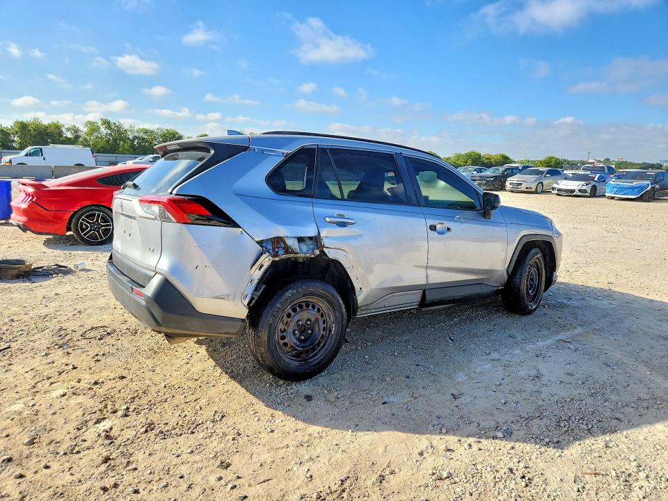 Photo 3 from auction – 2019 TOYOTA RAV4 with VIN JTMH1RFVXKD004740