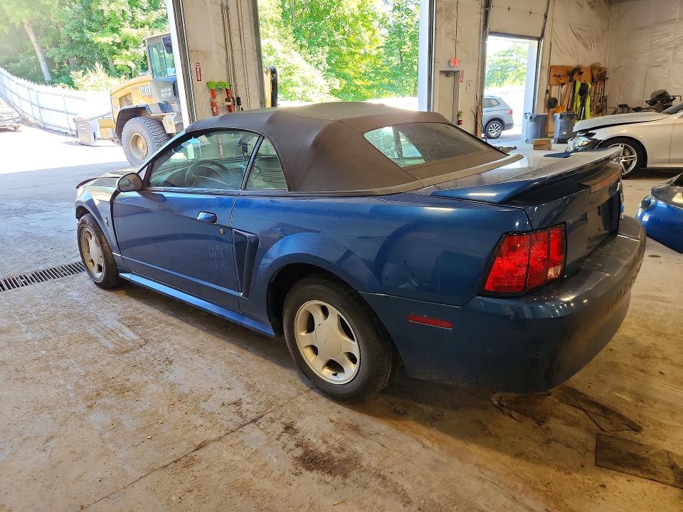 Photo 2 from auction – 2000 FORD MUSTANG with VIN 1FAFP4443YF176338