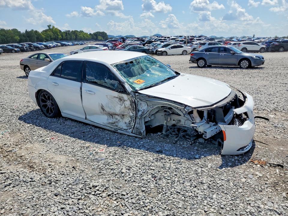 Фото 4 с аукциона – 2020 CHRYSLER 300 с VIN 2C3CCAAG3LH137508