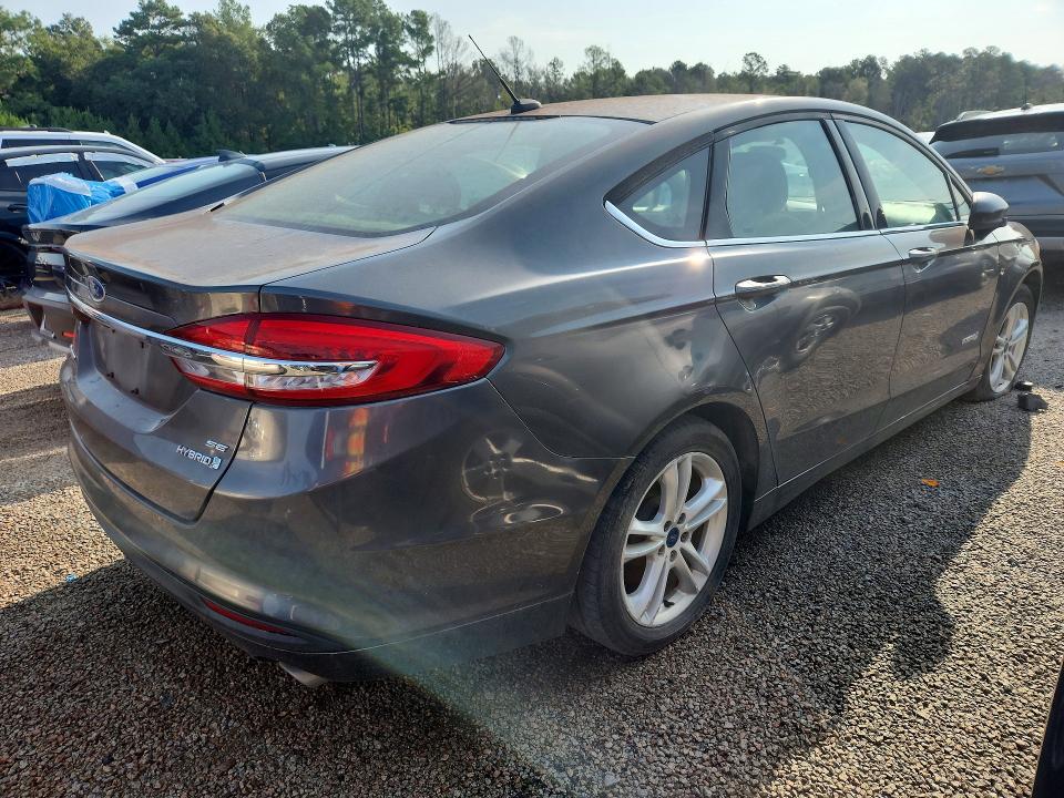 Photo 3 from auction – 2018 FORD FUSION with VIN 3FA6P0LU7JR192805