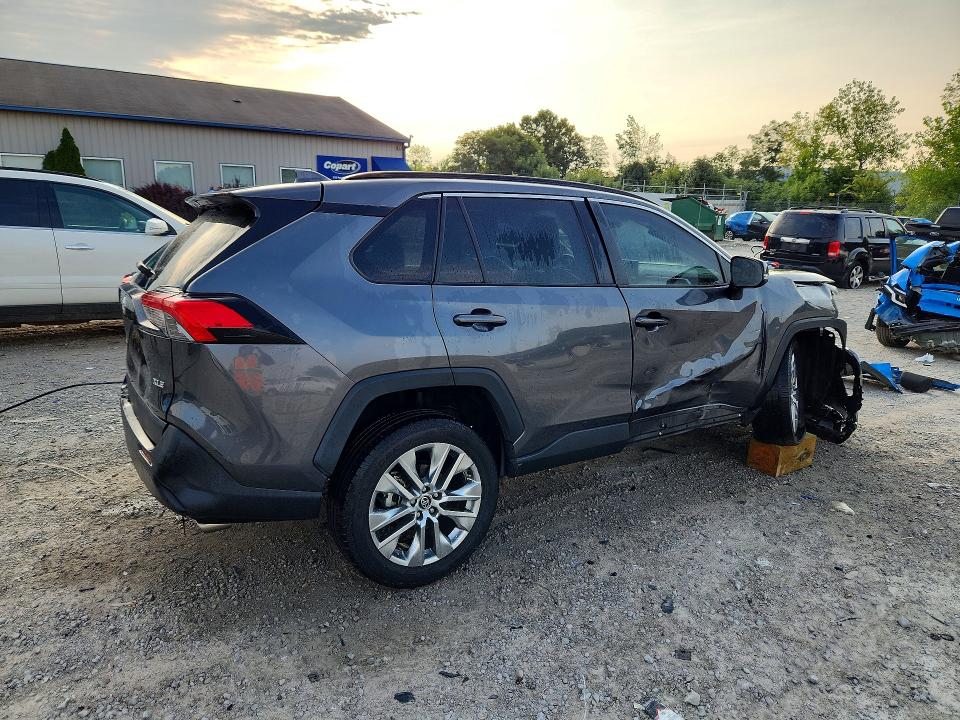 Photo 3 from auction – 2021 TOYOTA RAV4 with VIN 2T3C1RFV1MC103173