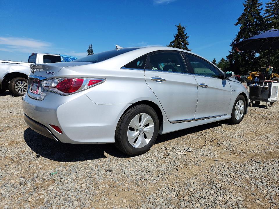 Photo 3 from auction – 2013 HYUNDAI SONATA with VIN KMHEC4A48DA099264