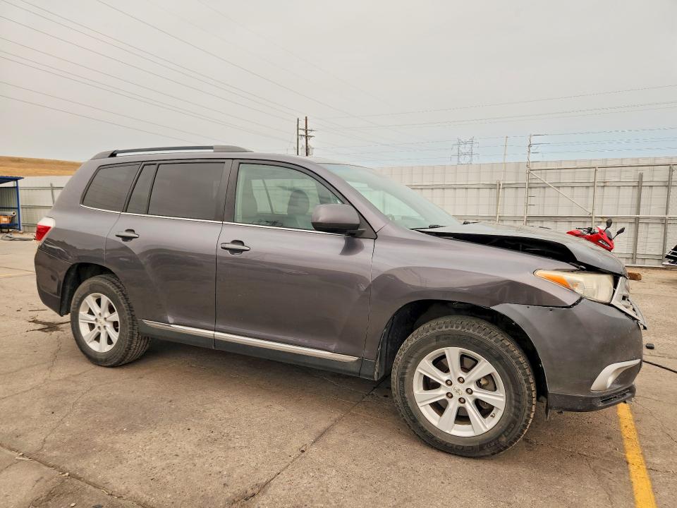 Photo 4 from auction – 2011 TOYOTA HIGHLANDER with VIN 5TDBK3EH3BS088416