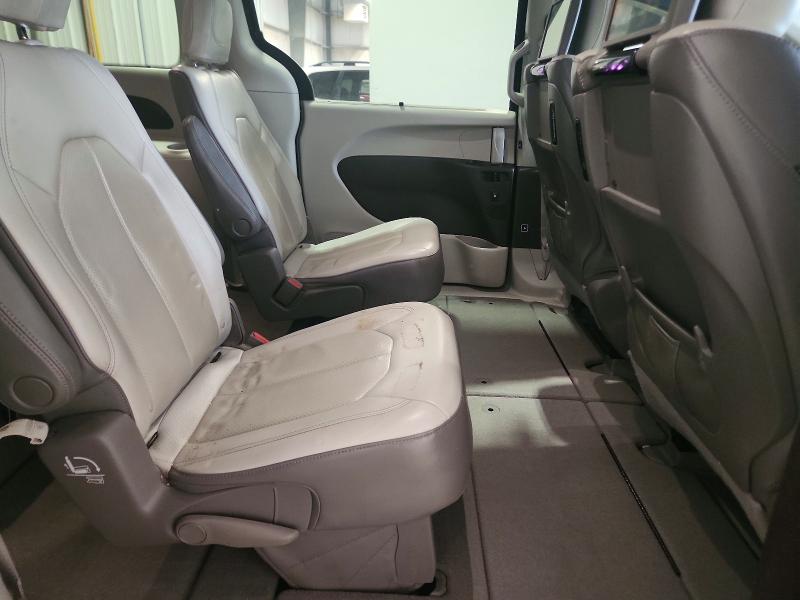 Photo 11 from auction – 2018 CHRYSLER PACIFICA with VIN 2C4RC1EG5JR102718