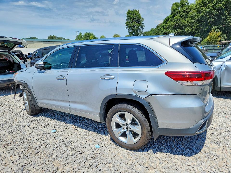 Photo 2 from auction – 2018 TOYOTA HIGHLANDER with VIN 5TDDZRFH7JS826853