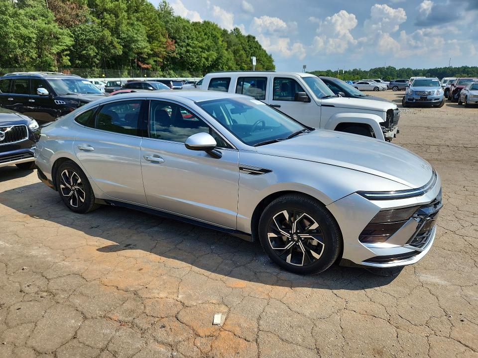 Photo 4 from auction – 2025 HYUNDAI SONATA with VIN KMHL64JA0SA447477