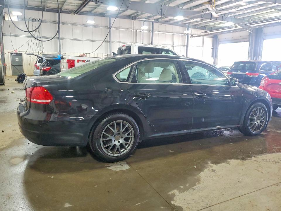 Снимка 3 от търг – 2013 VOLKSWAGEN PASSAT с VIN 1VWBH7A33DC088031