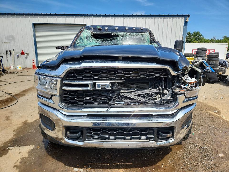 Фото 5 с аукциона – 2022 RAM 2500 с VIN 3C6UR5CL5NG393773
