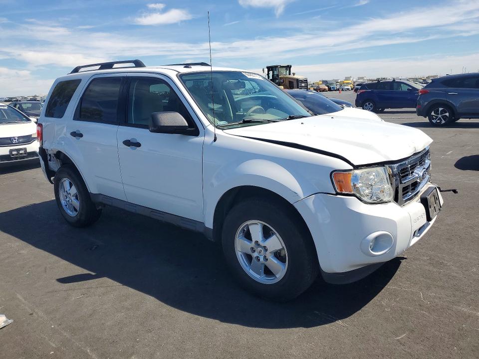 Photo 4 from auction – 2012 FORD ESCAPE with VIN 1FMCU0DG9CKB06170